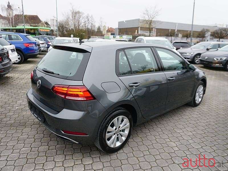 2018' Volkswagen Golf photo #3