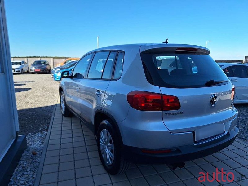 2012' Volkswagen Tiguan photo #4