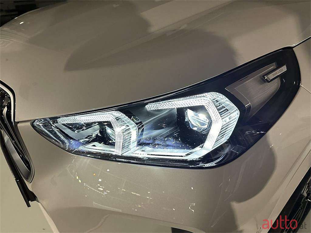 2023' BMW iX1 photo #6