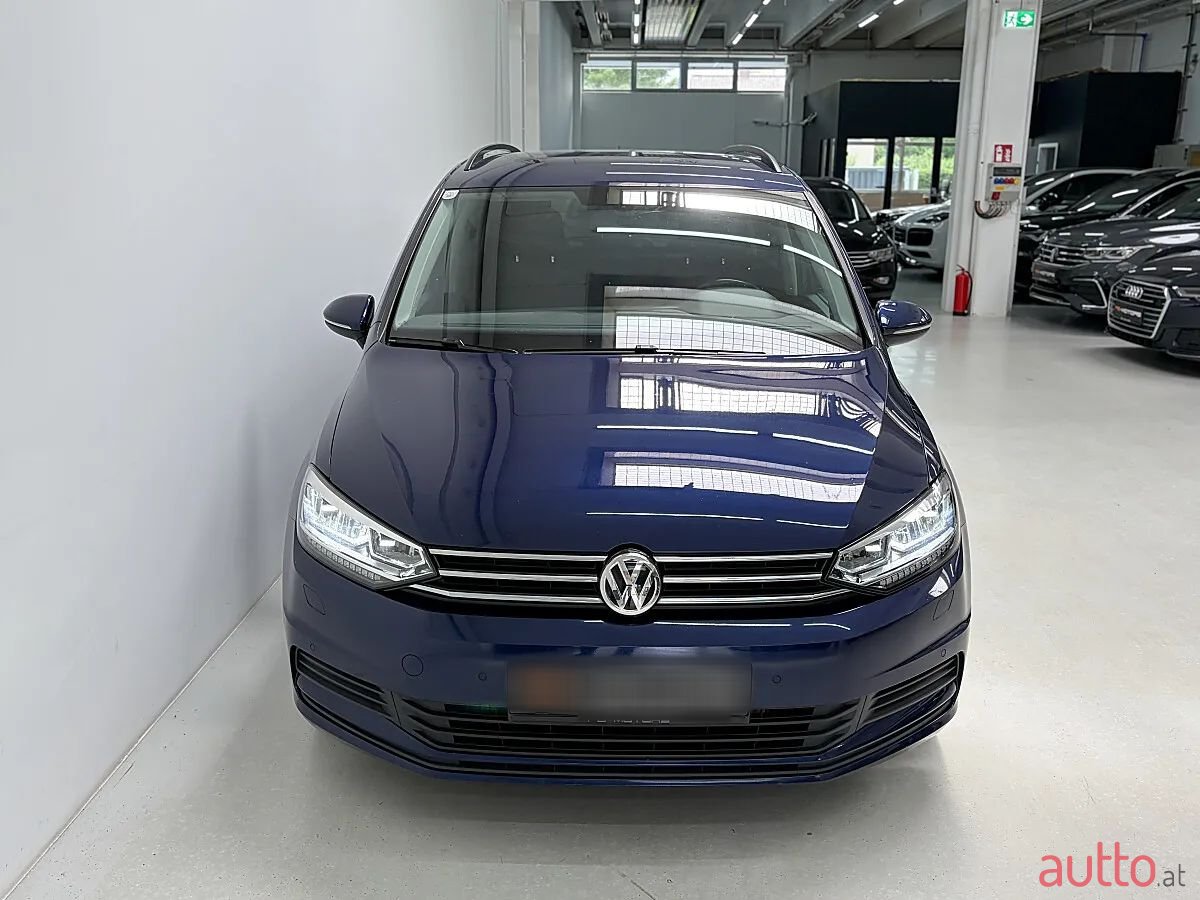 2016' Volkswagen Touran photo #2