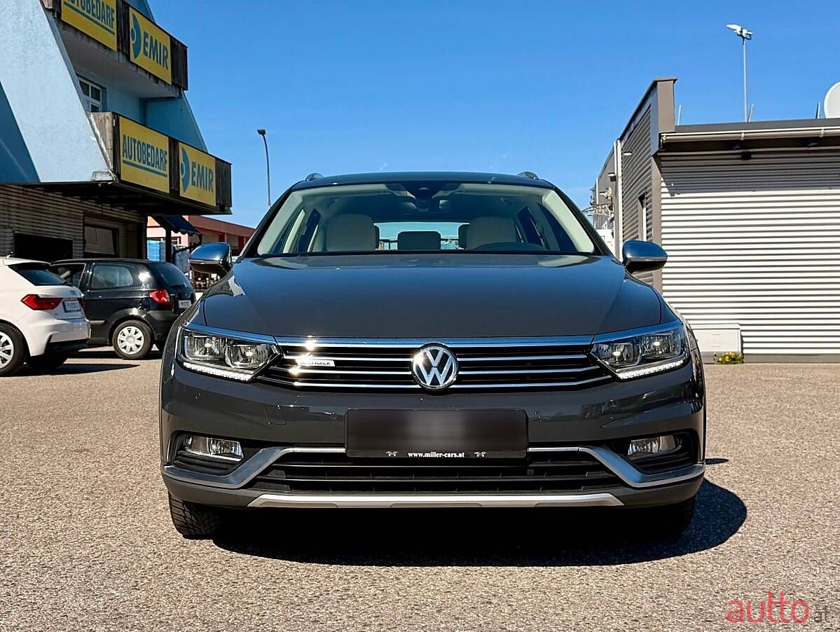 2018' Volkswagen Passat photo #4