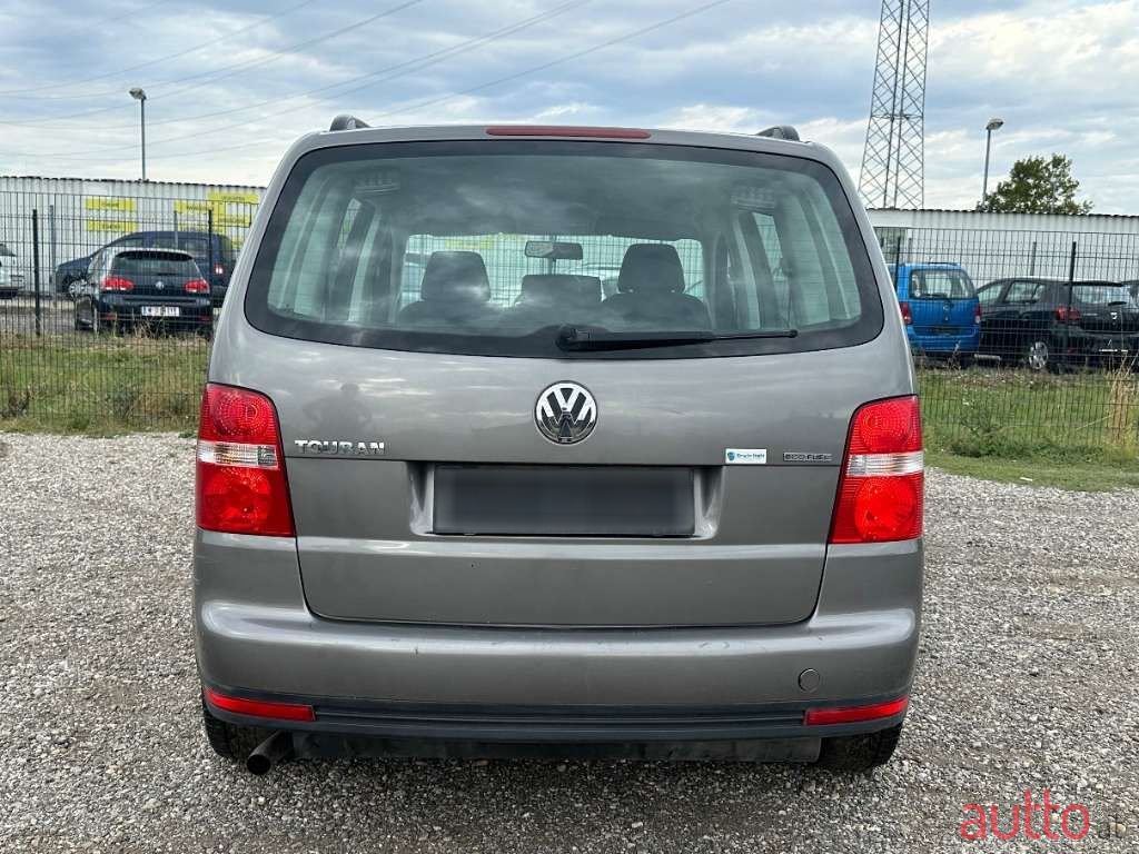 2008' Volkswagen Touran photo #5