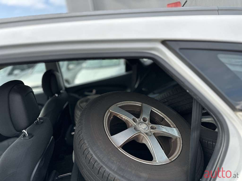 2011' Hyundai ix35 photo #6