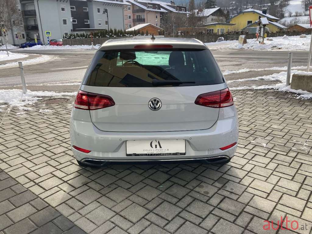 2017' Volkswagen Golf photo #5