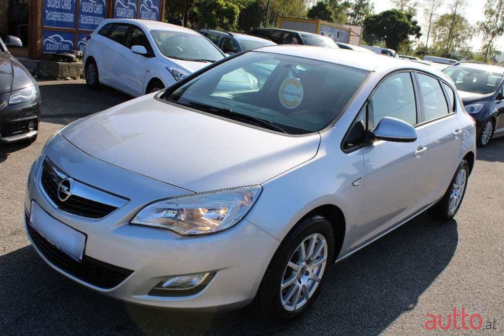 2013' Opel Astra photo #3