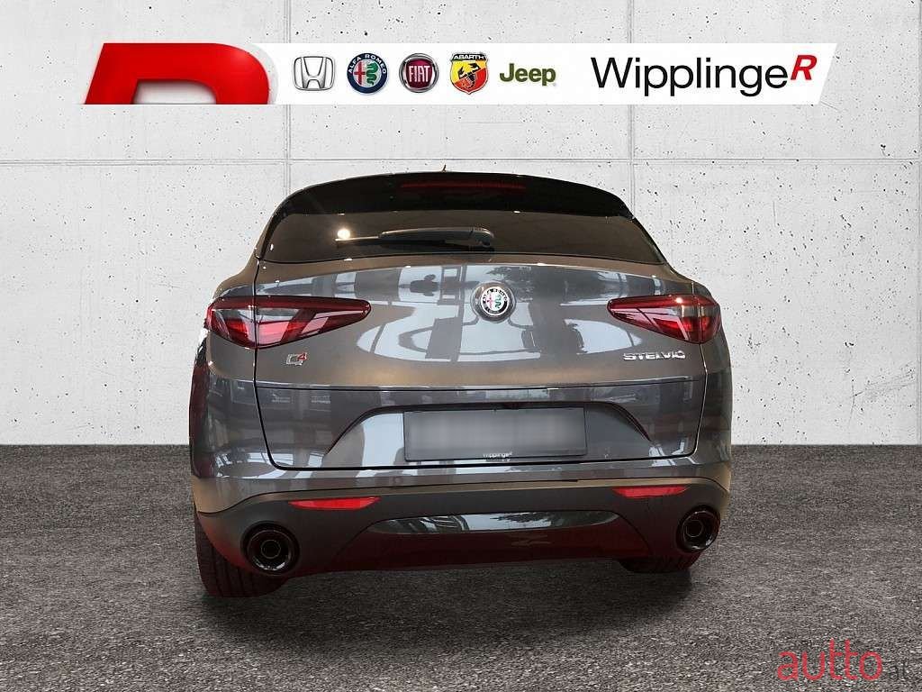 2022' Alfa Romeo Stelvio photo #2