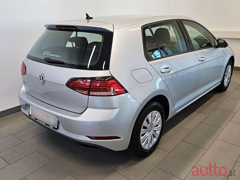 2019' Volkswagen Golf photo #2