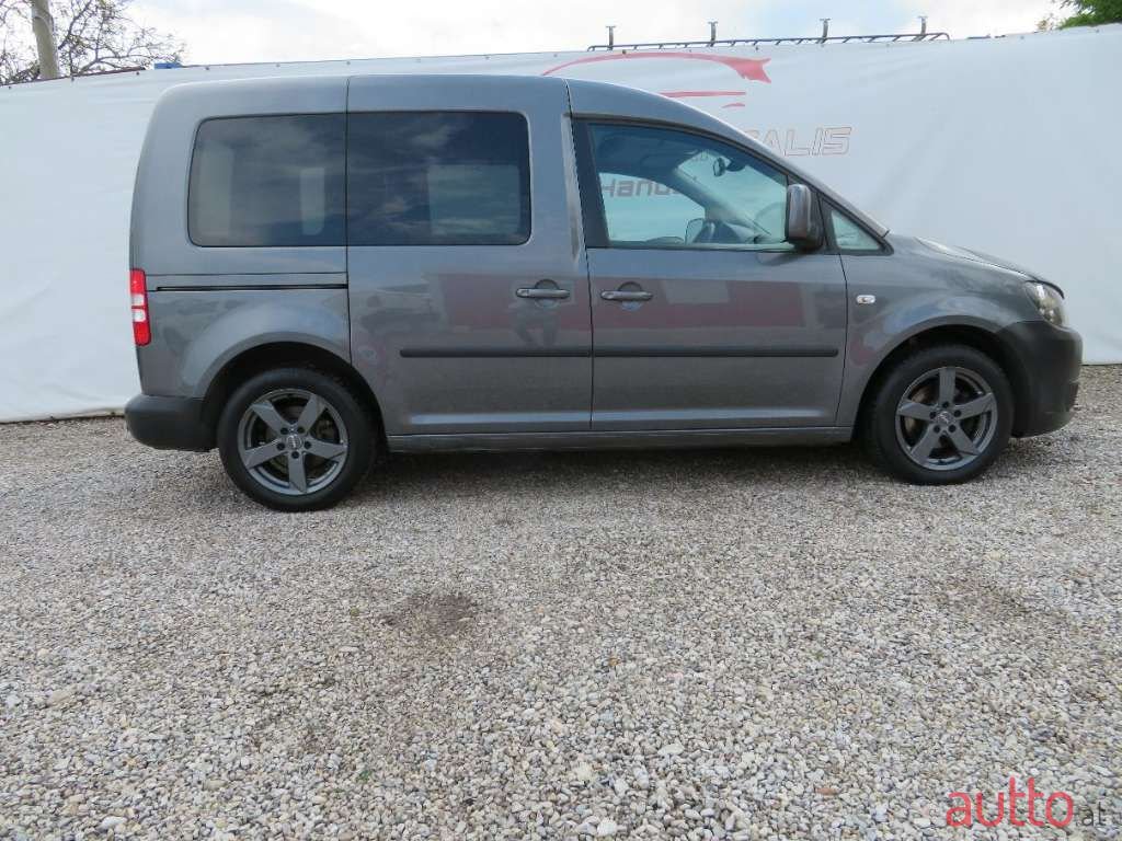 2011' Volkswagen Caddy photo #4
