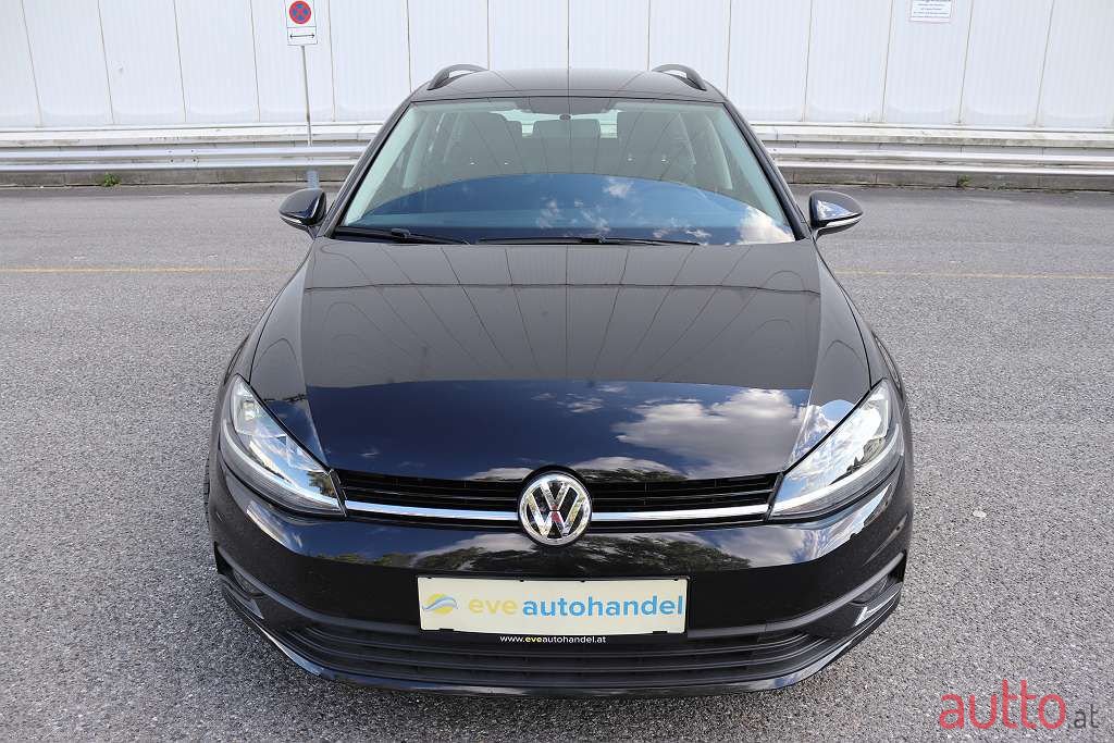 2019' Volkswagen Golf photo #1