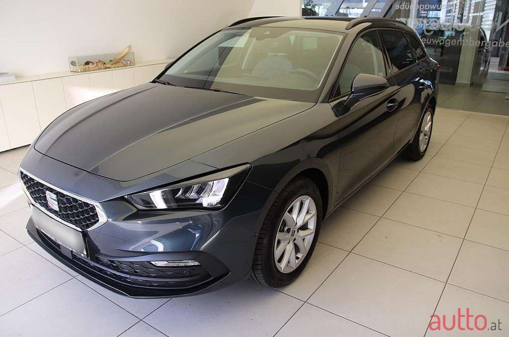 2022' SEAT Leon photo #1