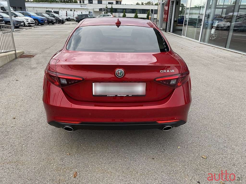 2022' Alfa Romeo Giulia photo #6