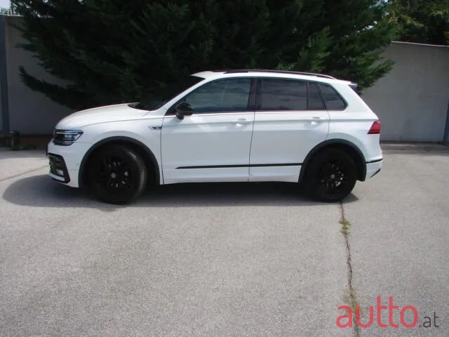 2020' Volkswagen Tiguan photo #2