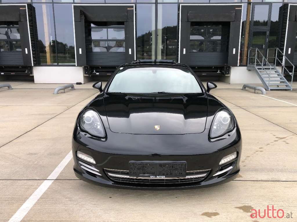 2013' Porsche Panamera photo #2