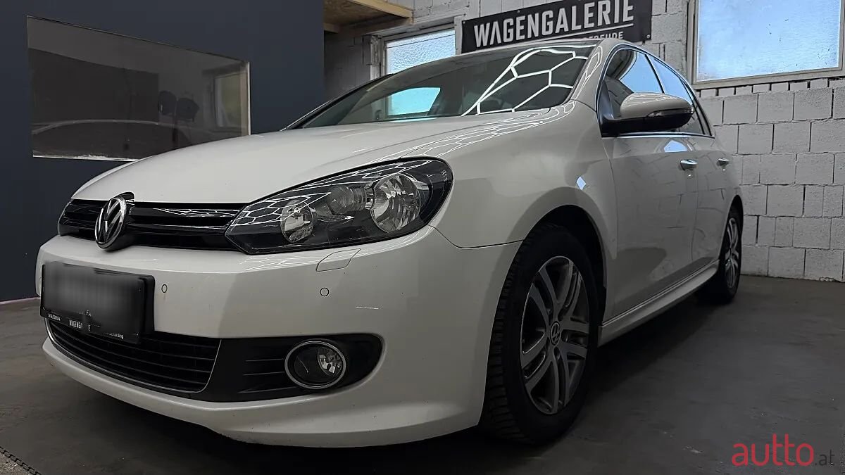 2011' Volkswagen Golf photo #3