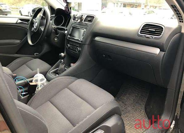 2010' Volkswagen Golf photo #2