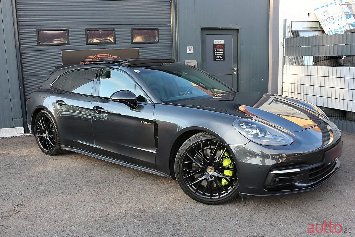 2020' Porsche Panamera photo #6
