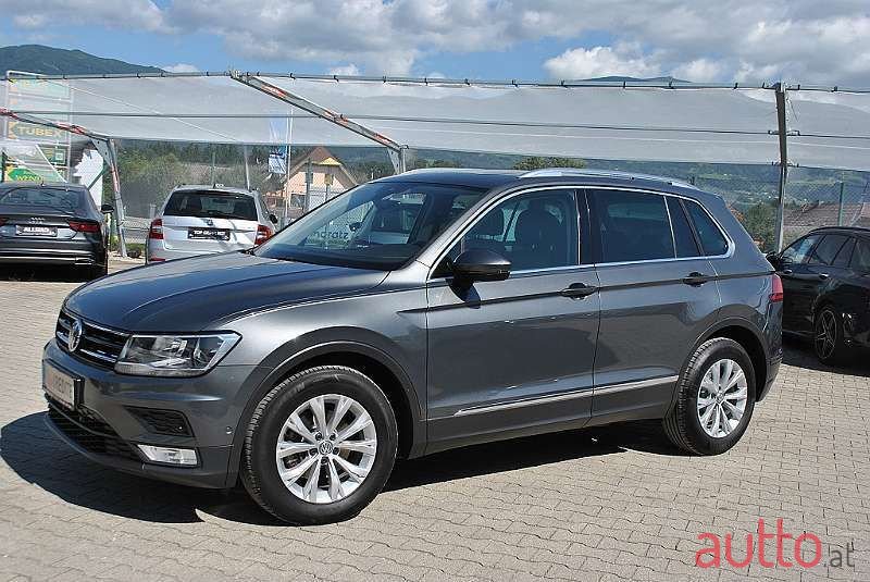 2017' Volkswagen Tiguan photo #2