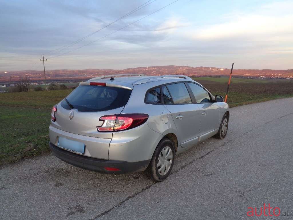 2014' Renault Megane photo #2