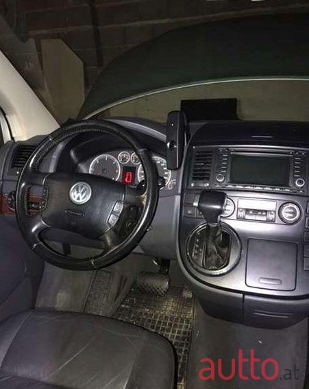 2006' Volkswagen Multivan photo #2