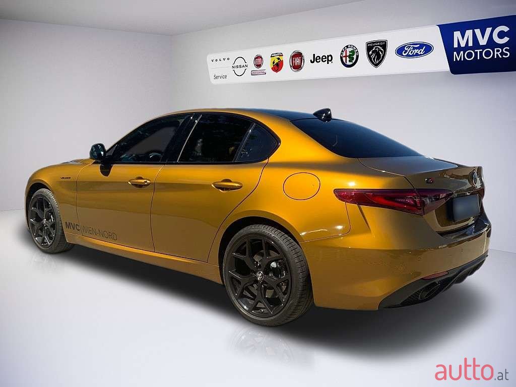 2022' Alfa Romeo Giulia photo #6