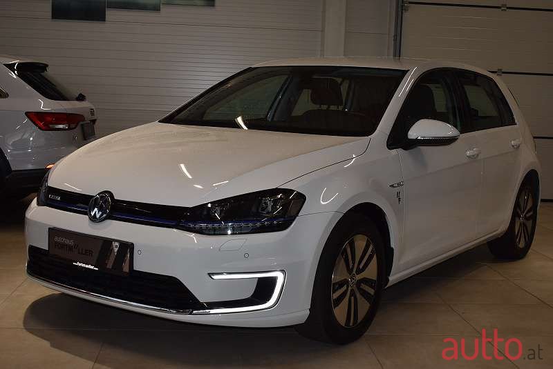 2016' Volkswagen Golf photo #2