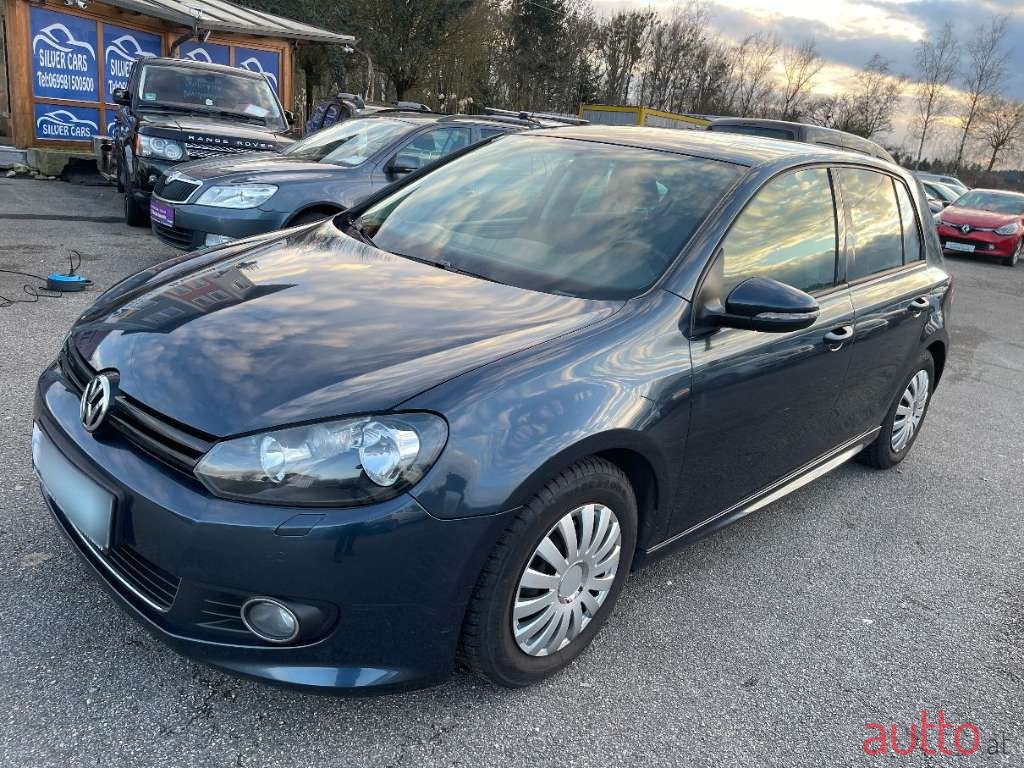 2010' Volkswagen Golf photo #3