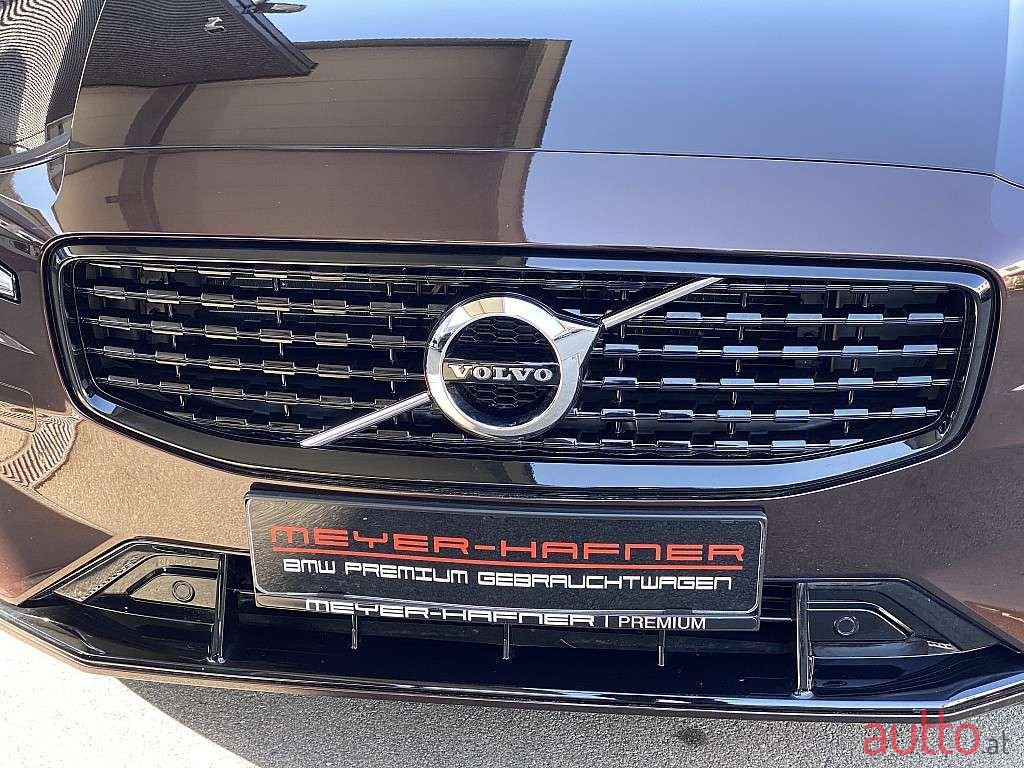 2021' Volvo V60 photo #4