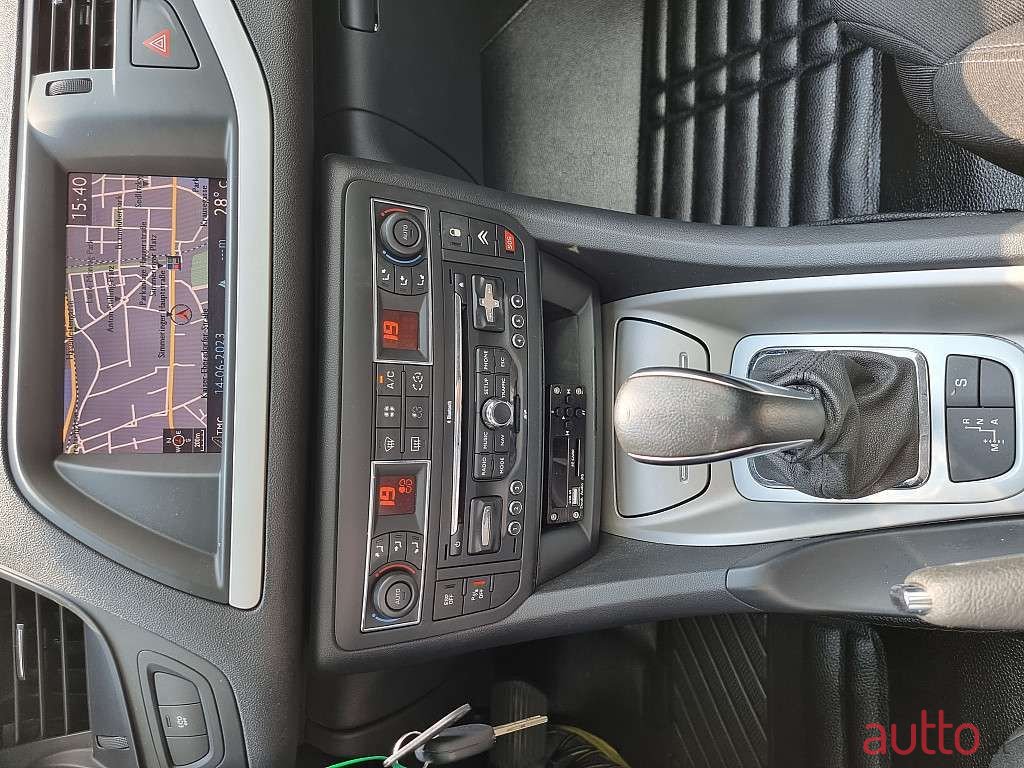 2011' Citroen C5 photo #5