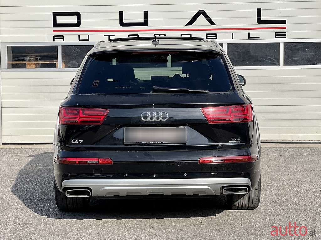 2017' Audi Q7 photo #5