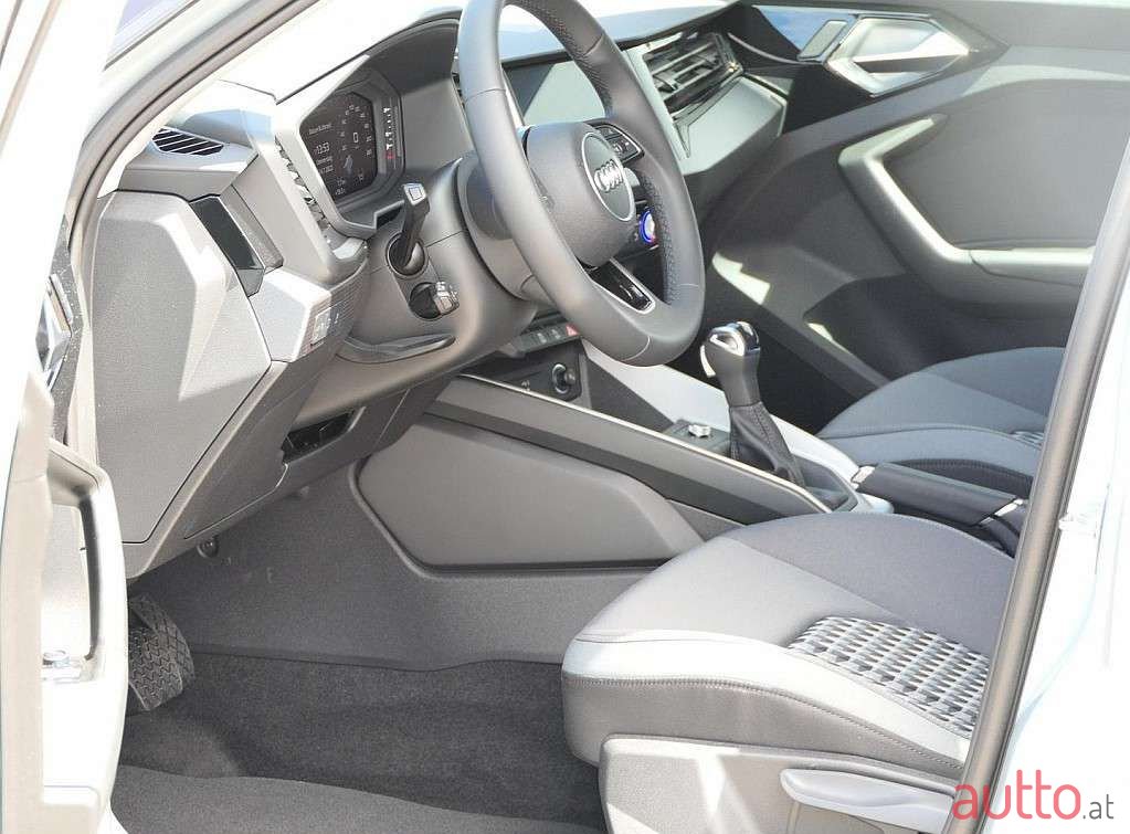2022' Audi A1 photo #4