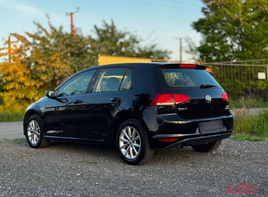 2015' Volkswagen Golf photo #6