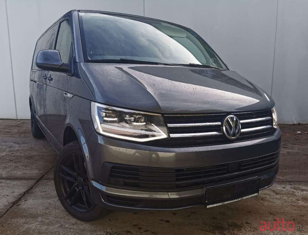 2016' Volkswagen Caravelle photo #3