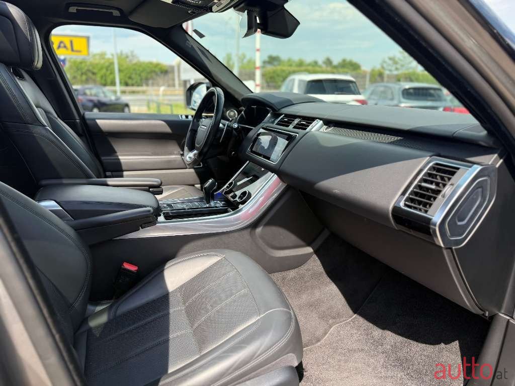 2019' Land Rover Range Rover Sport photo #3
