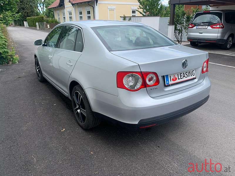 2005' Volkswagen Jetta photo #3
