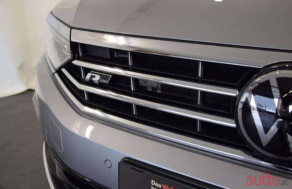 2021' Volkswagen Passat photo #5