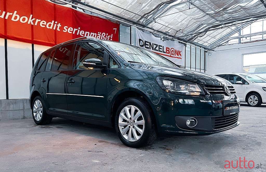 2012' Volkswagen Touran photo #3