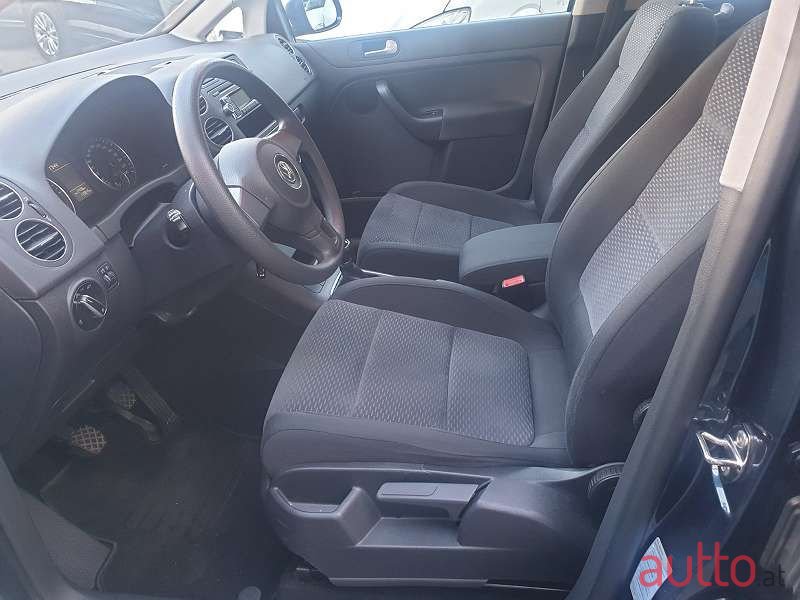 2010' Volkswagen Golf photo #4