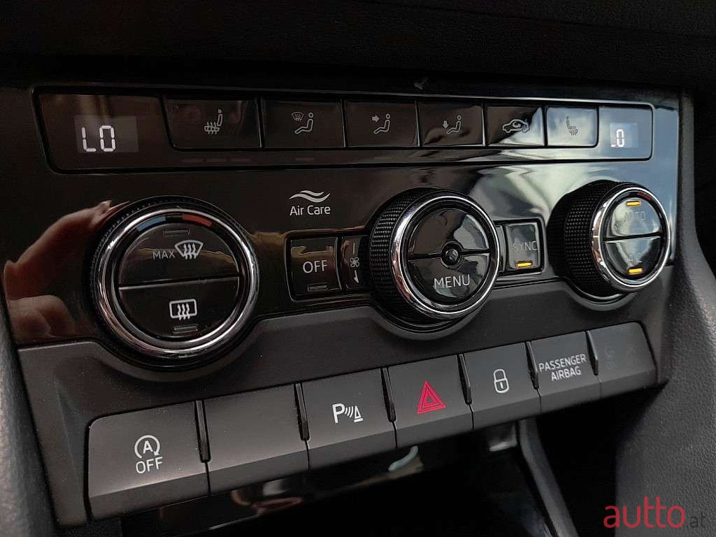 2019' Skoda Karoq photo #5