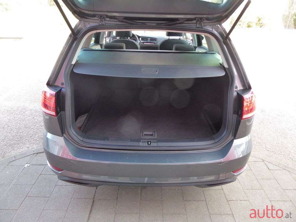 2018' Volkswagen Golf photo #4