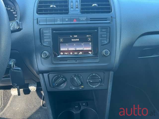 2015' Volkswagen Polo photo #5