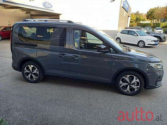 2023' Ford Tourneo photo #5