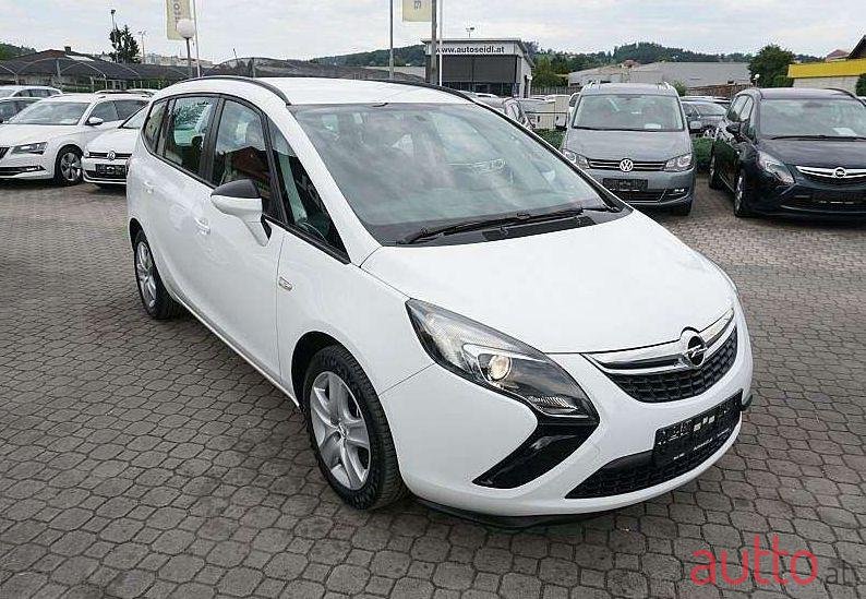 2015' Opel Zafira photo #1