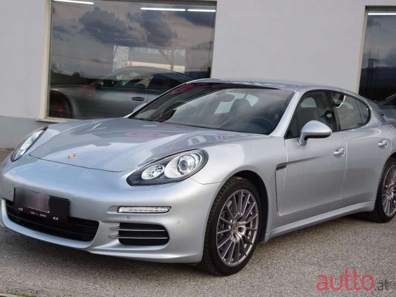 2013' Porsche Panamera photo #2