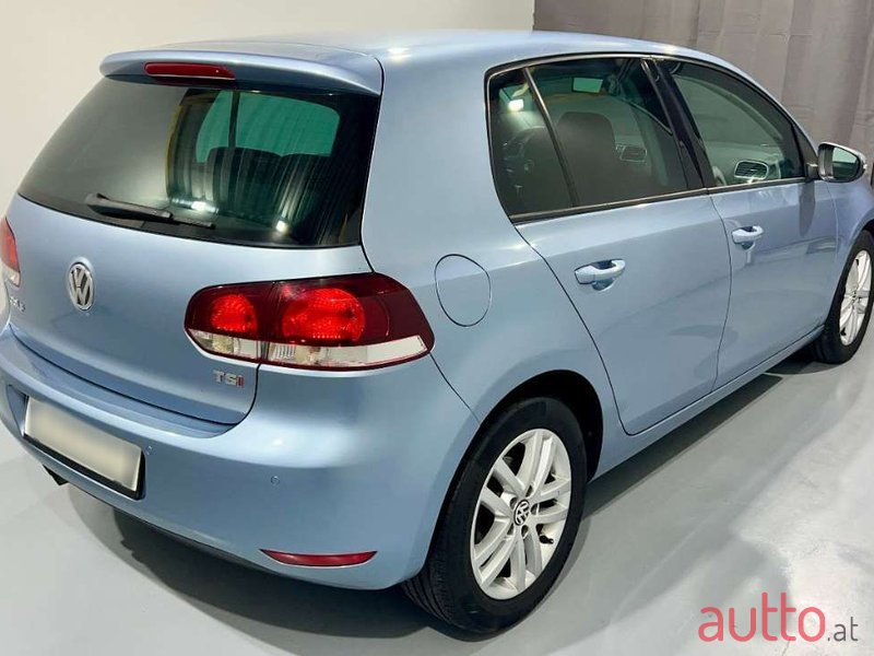 2009' Volkswagen Golf photo #5