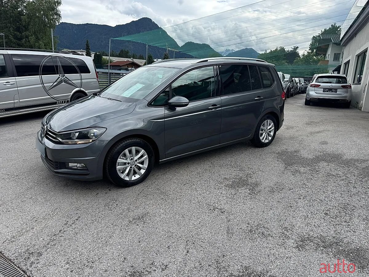 2016' Volkswagen Touran photo #1