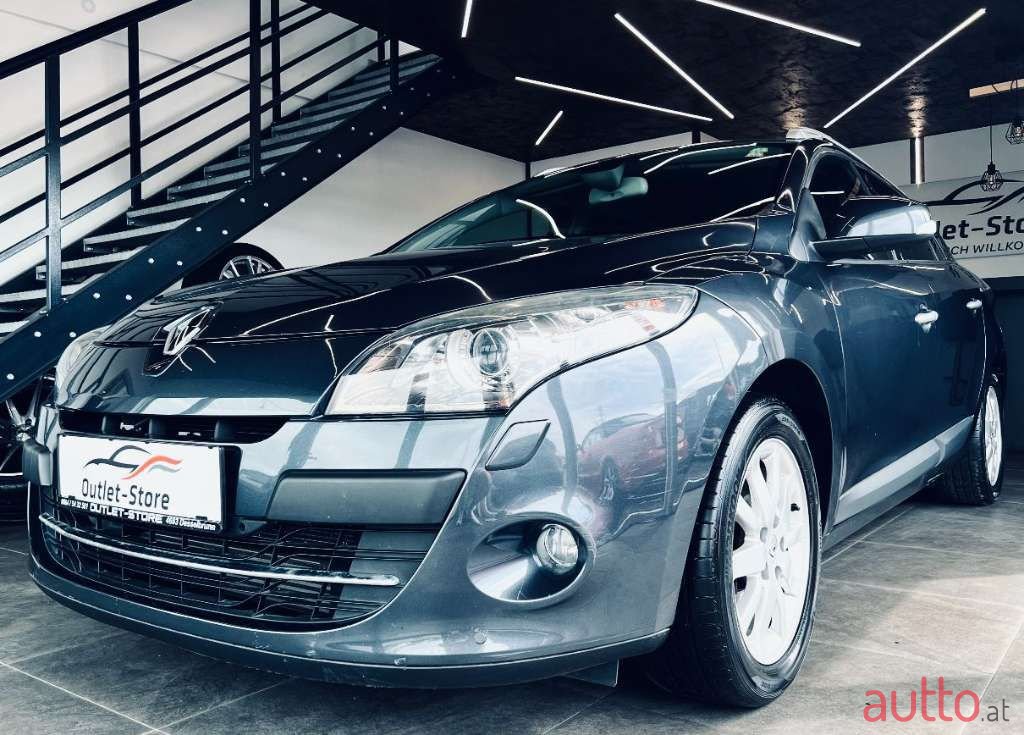 2010' Renault Megane photo #1