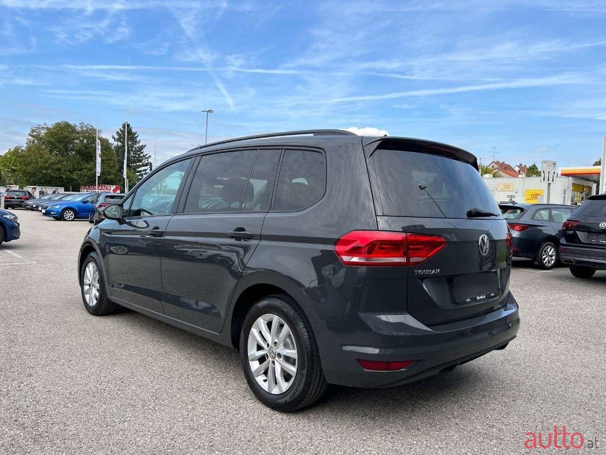 2019' Volkswagen Touran photo #5