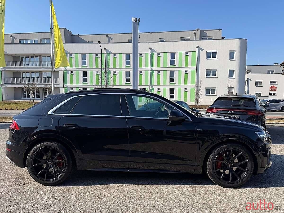 2019' Audi Q8 photo #6