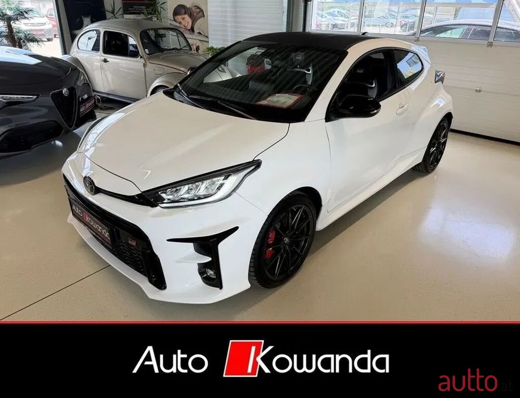 2021' Toyota Yaris photo #1