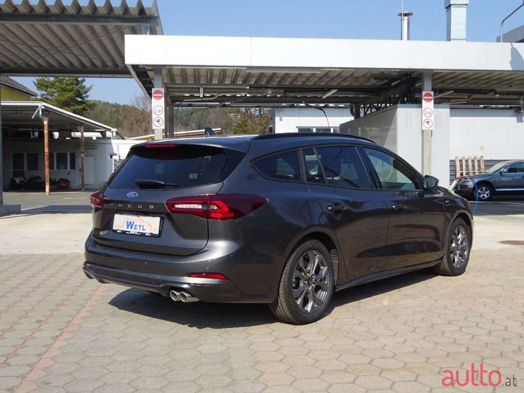 2022' Ford Focus photo #5